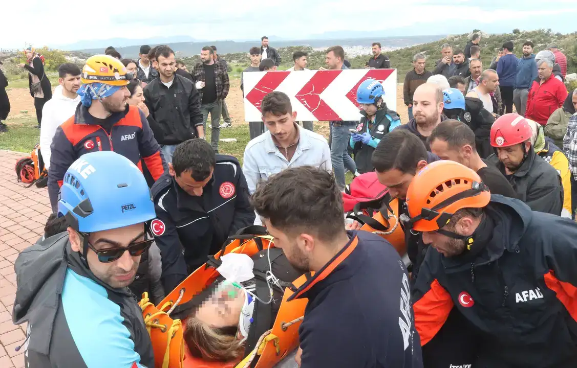 Genç Kadın Kepez'de 20 Metrelik Kayalıklardan Düştü 8